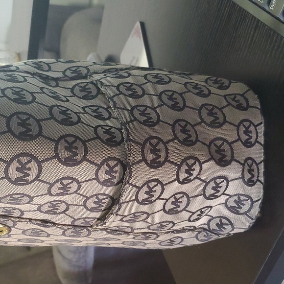 Michael Kors Purse - Picture 5 of 12